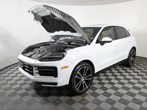 Used 2026 Porsche Cayenne AWD/4WD image 36