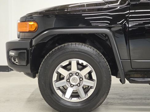 Used 2014 Toyota FJ Cruiser 4WD w/ Upgrade Package image 42