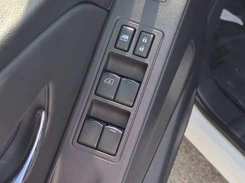 Certified 2025 Nissan Frontier SV RWD image 15