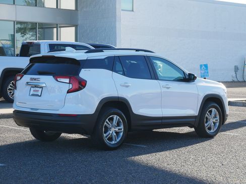 Used 2023 GMC Terrain SLE w/ Driver Convenience Package AWD/4WD image 3
