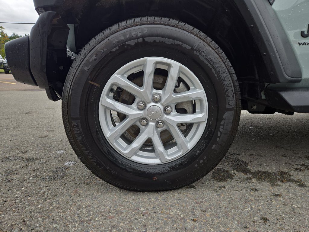 Used 2023 Jeep Wrangler Sport AWD/4WD image 10