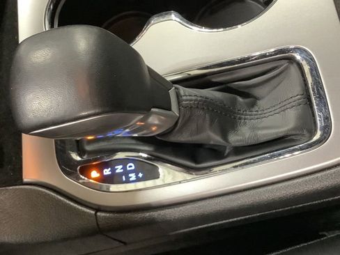 Used 2021 Jeep Grand Cherokee Laredo X image 13