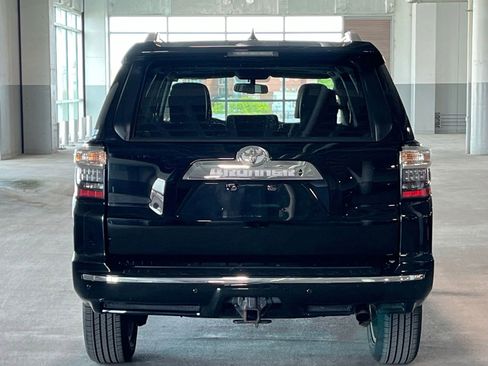Used 2016 Toyota 4Runner Limited AWD/4WD image 9