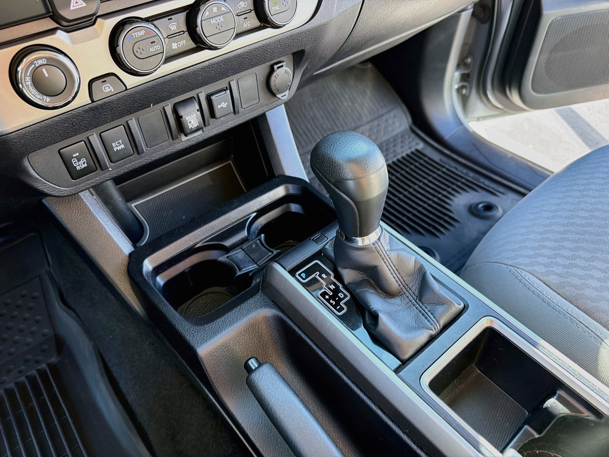 Used 2021 Toyota Tacoma SR5 w/ Technology Package AWD/4WD image 17
