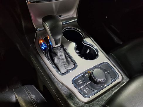 Certified 2019 Jeep Grand Cherokee Limited image 10