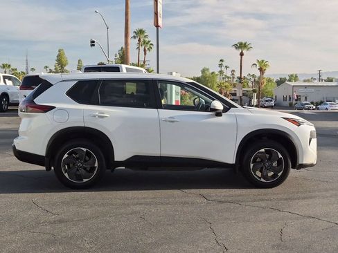 Used 2024 Nissan Rogue SV FWD image 5
