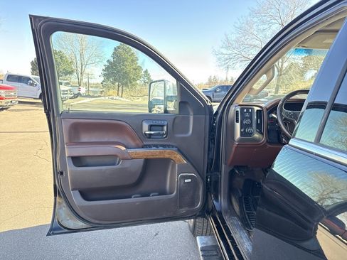 Used 2015 Chevrolet Silverado 3500 High Country image 9