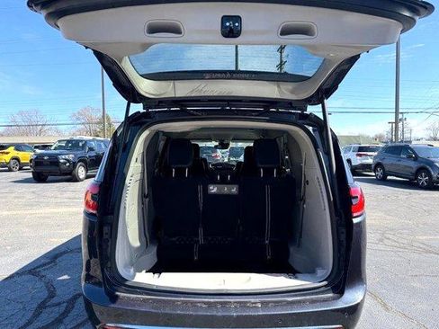 Used 2021 Chrysler Pacifica Touring-L w/ Uconnect Theater Family Group image 31