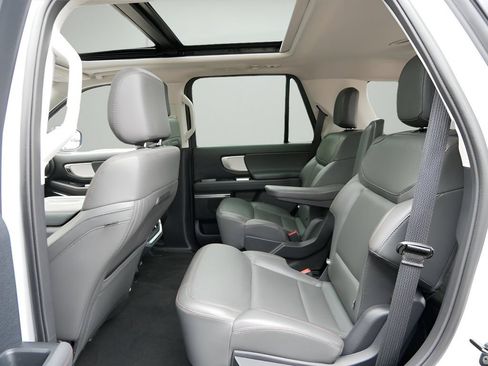 Used 2025 Ford Expedition Active AWD/4WD image 11