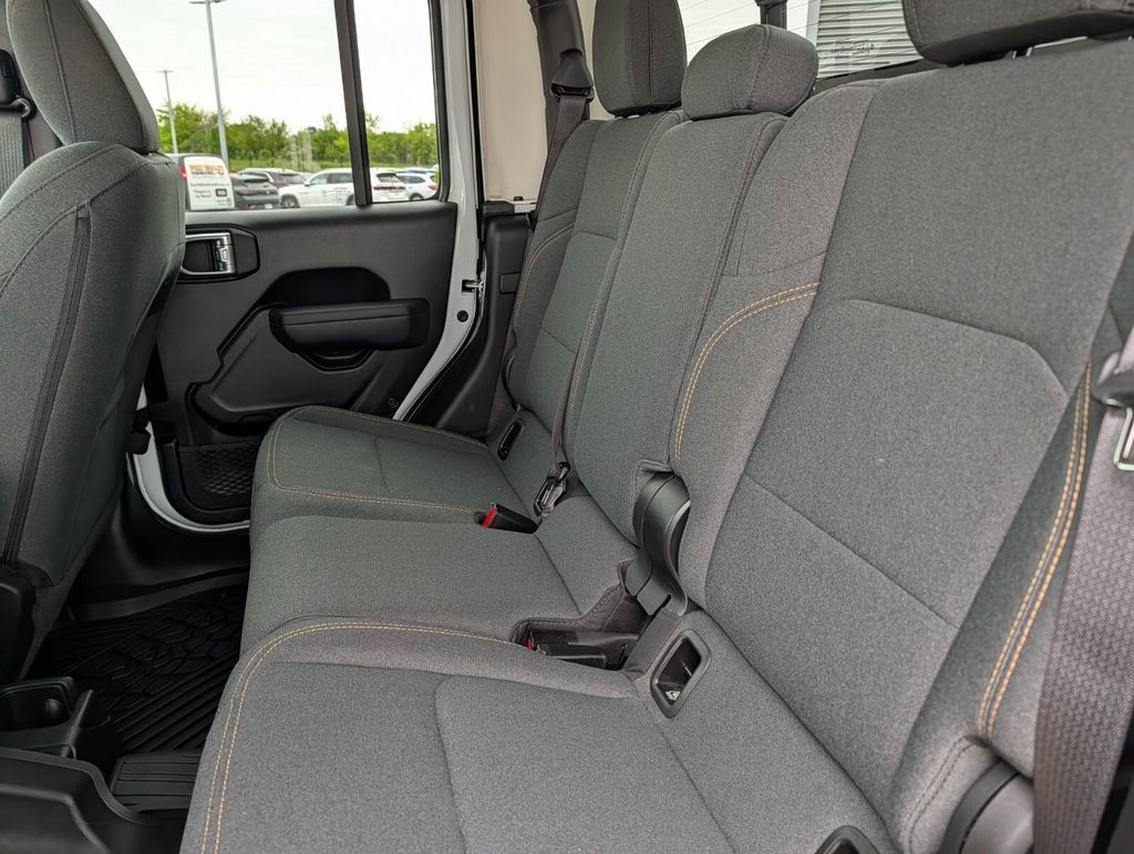 Used 2025 Jeep Gladiator Sport AWD/4WD image 12