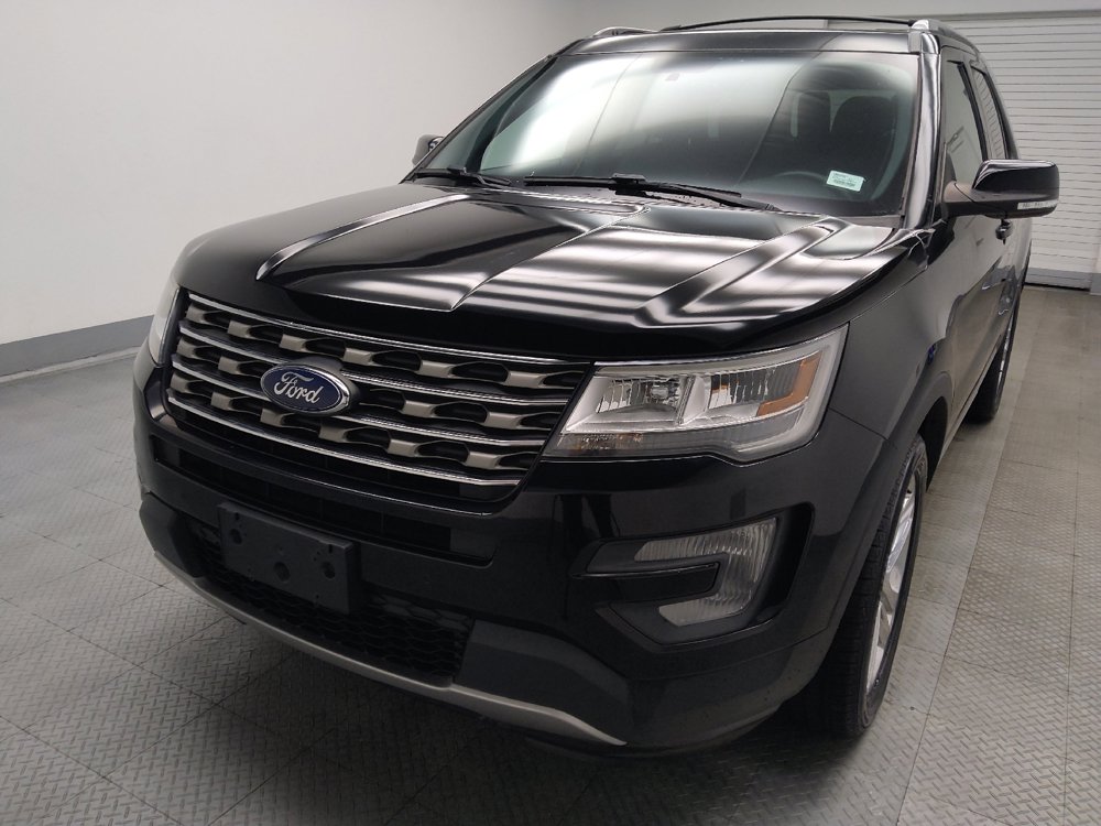Used 2017 Ford Explorer XLT w/ Equipment Group 202A AWD/4WD image 15