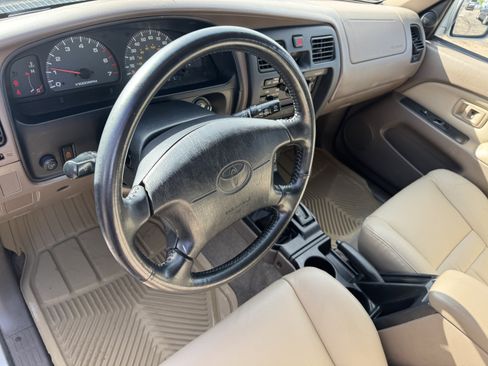 Used 2000 Toyota 4Runner SR5 AWD/4WD image 22