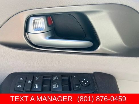 Used 2017 Chrysler Pacifica Touring FWD image 14