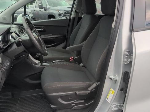 Used 2022 Chevrolet Trax LS w/ Tint and Cruise Package AWD/4WD image 16