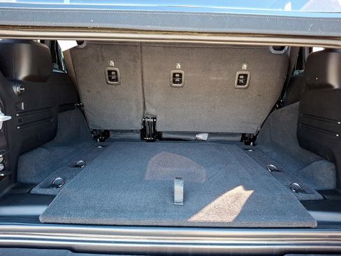 Used 2024 Jeep Wrangler Unlimited Rubicon w/ Safety Group image 28