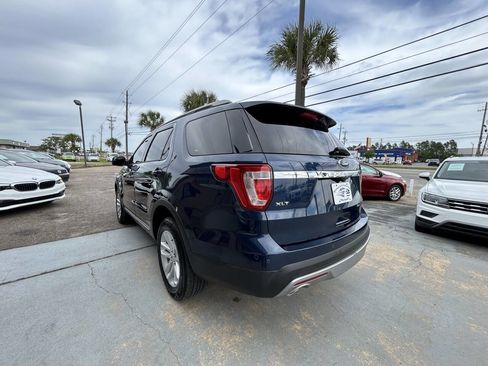 Used 2017 Ford Explorer XLT w/ Equipment Group 202A image 2
