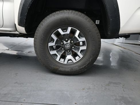 Used 2022 Toyota Tacoma TRD Off-Road w/ Technology Package image 13