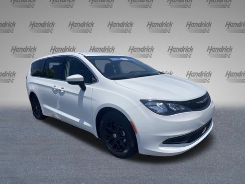 Used 2023 Chrysler Voyager LX FWD image 2