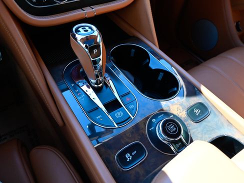 Used 2019 Bentley Bentayga AWD/4WD image 28