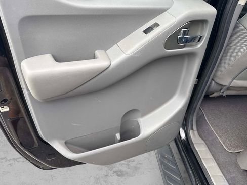Used 2020 Nissan Frontier SV w/ Midnight Edition Floor Mats AWD/4WD image 15