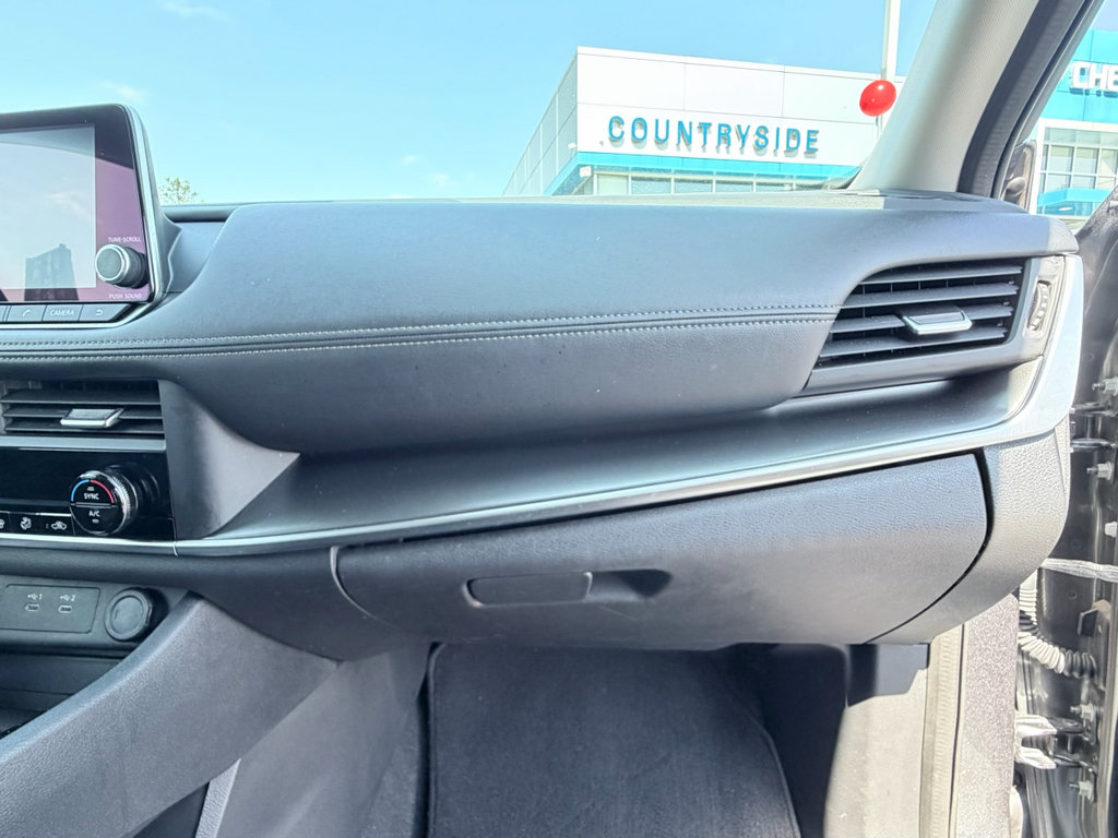 Used 2025 Nissan Rogue SV FWD image 20