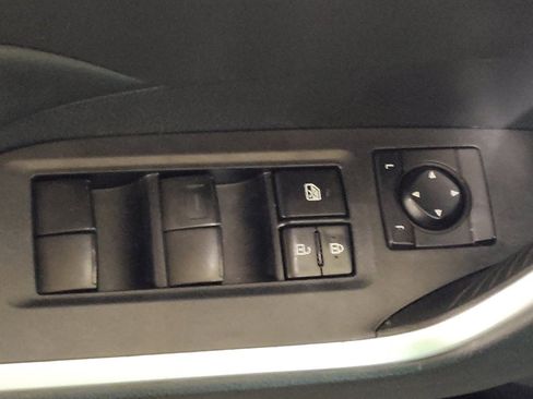 Used 2021 Toyota RAV4 XLE AWD/4WD image 27