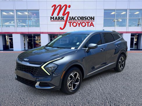 Used 2023 Kia Sportage LX FWD image 1