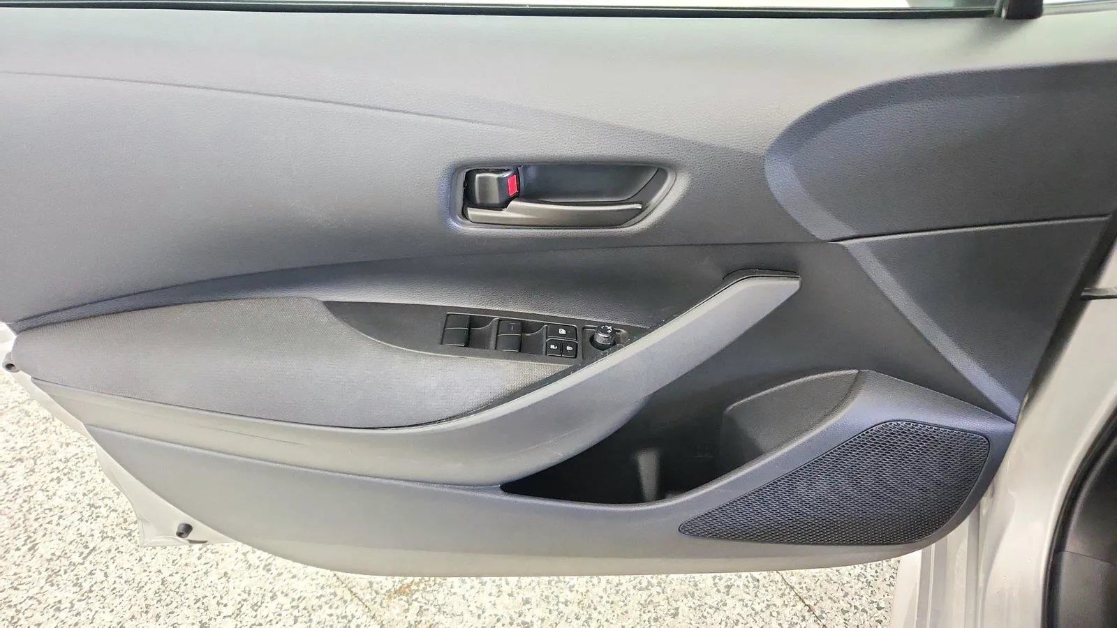 Used 2025 Toyota Corolla LE FWD image 24