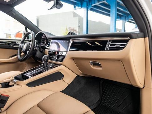 Certified 2025 Porsche Macan S image 33