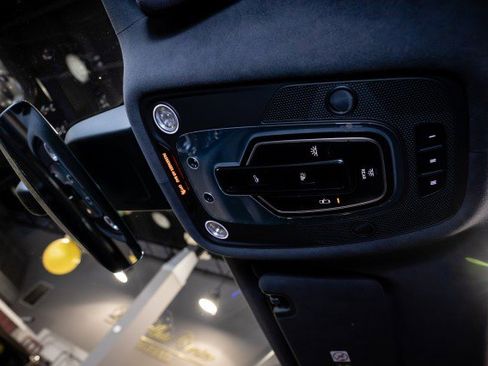 Used 2018 Bentley Bentayga image 57