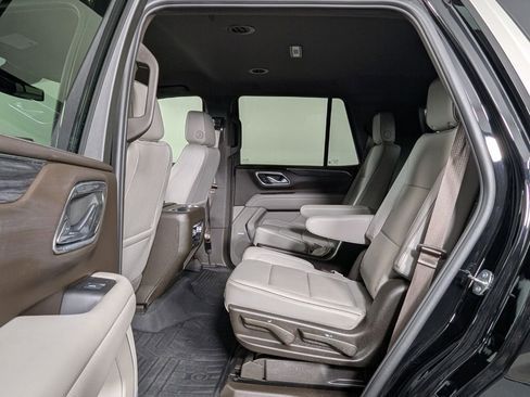 Used 2024 GMC Yukon SLT w/ SLT Luxury Package AWD/4WD image 26