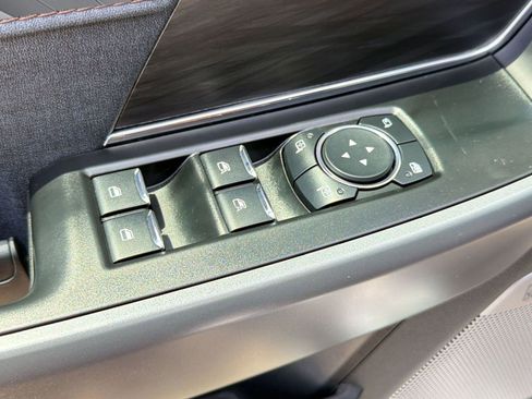 Used 2025 Ford F150 Lariat w/ Equipment Group 501A Mid image 12