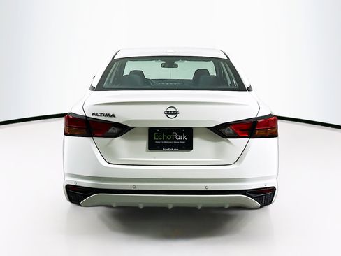 Used 2025 Nissan Altima 2.5 SV FWD image 7