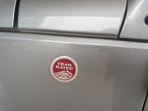 Used 2016 Jeep Wrangler Unlimited Rubicon image 11