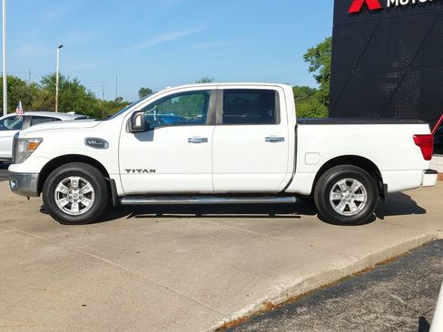 Used 2017 Nissan Titan SV AWD/4WD image 9
