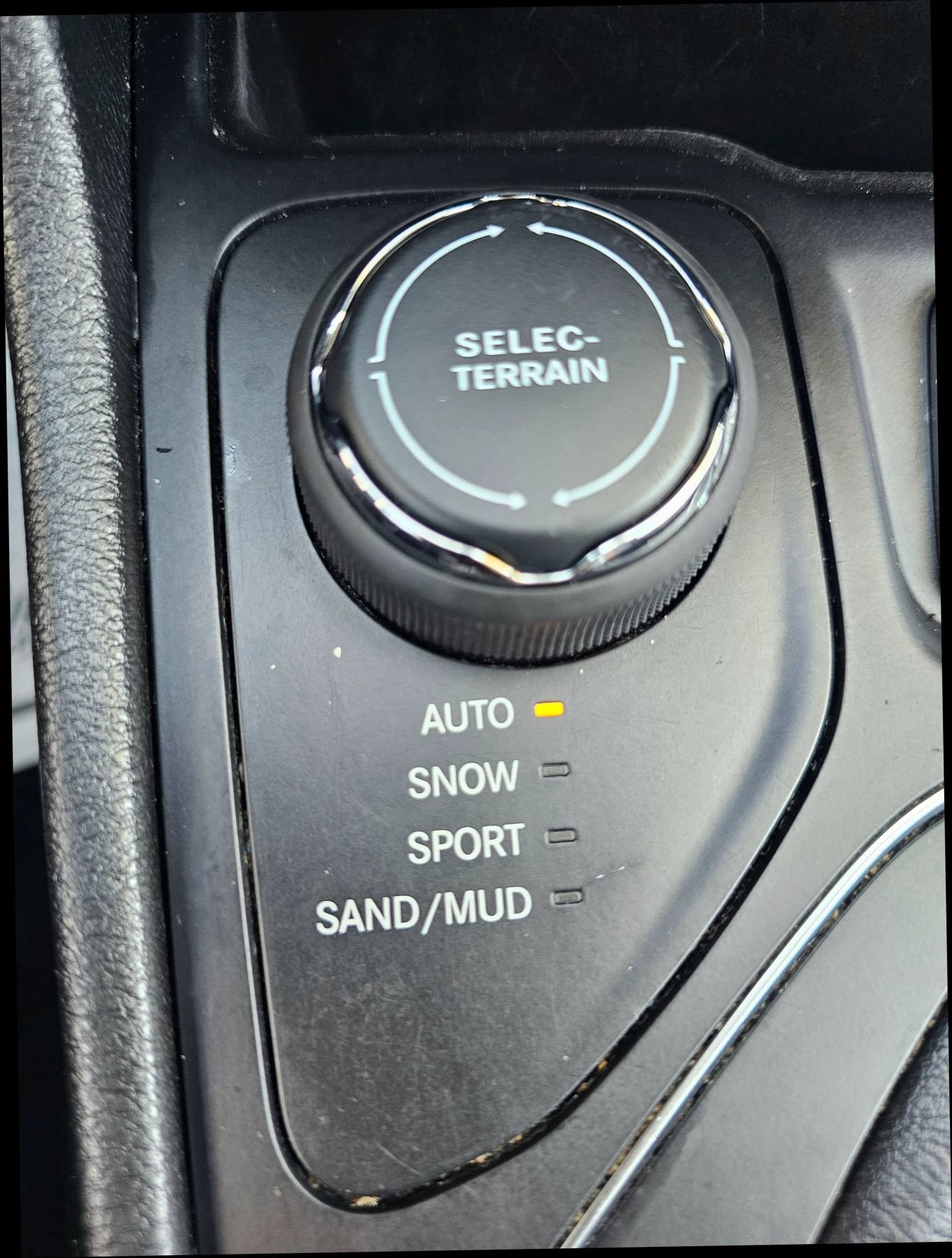 Used 2020 Jeep Cherokee Latitude Lux w/ Comfort/Convenience Group AWD/4WD image 27