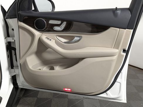 Used 2019 Mercedes-Benz GLC 300 4MATIC image 27