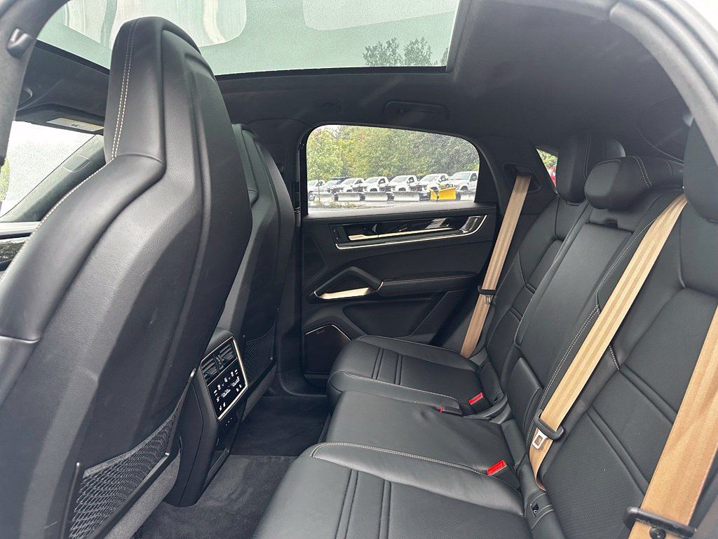 Used 2025 Porsche Cayenne GTS AWD/4WD image 21