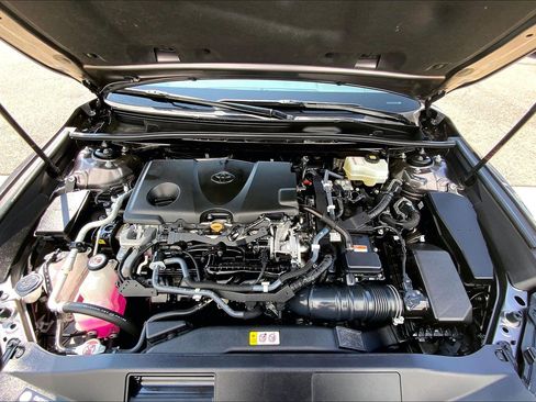 Used 2020 Toyota Camry XLE w/ Sunroof Package FWD image 13