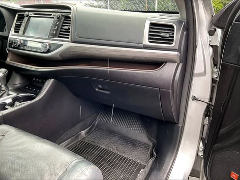 Used 2018 Toyota Highlander Limited w/ Protection Package #3 AWD/4WD image 13