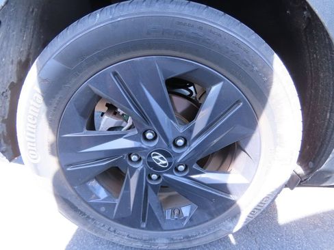 Used 2022 Hyundai Elantra SEL w/ Convenience Package FWD image 17