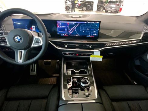 New 2026 BMW X7 M60i image 5