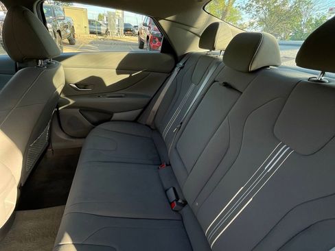 Used 2025 Hyundai Elantra SEL image 23