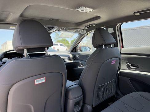 New 2025 Hyundai Elantra SEL image 17