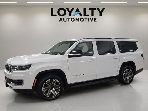 Used 2024 Jeep Wagoneer L Series II w/ Flexible Seating Group AWD/4WD image 1