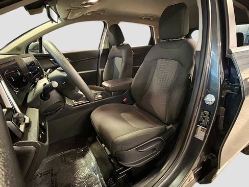 Used 2025 Kia Sportage LX image 13