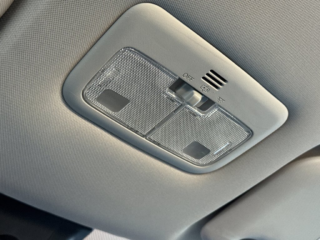 Used 2018 Toyota Corolla LE FWD image 21
