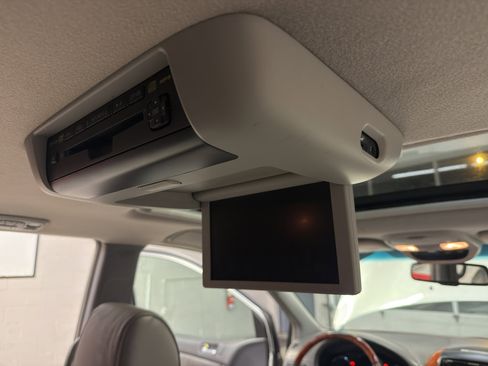 Used 2008 Toyota Sienna XLE Limited image 25