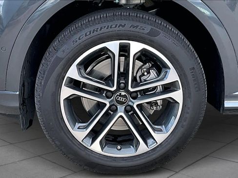 Used 2025 Audi Q5 Premium w/ Convenience Package image 10