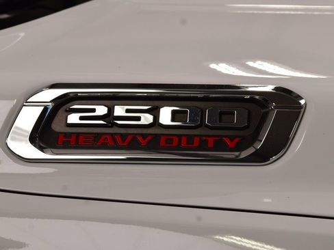 Used 2022 RAM 2500 Tradesman w/ Chrome Appearance Group AWD/4WD image 9